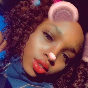 Meet your Posher, Amira